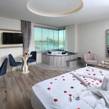 Adana Taskoeprue Hotel Buitenkant foto