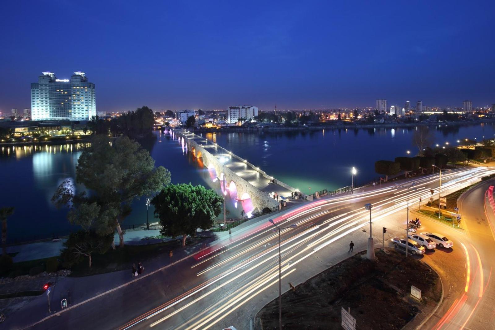 Adana Taskoeprue Hotel Buitenkant foto