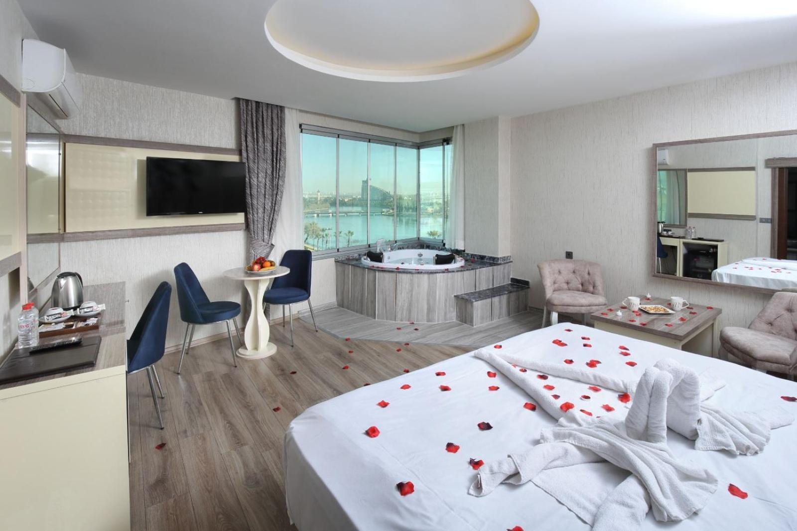 Adana Taskoeprue Hotel Buitenkant foto