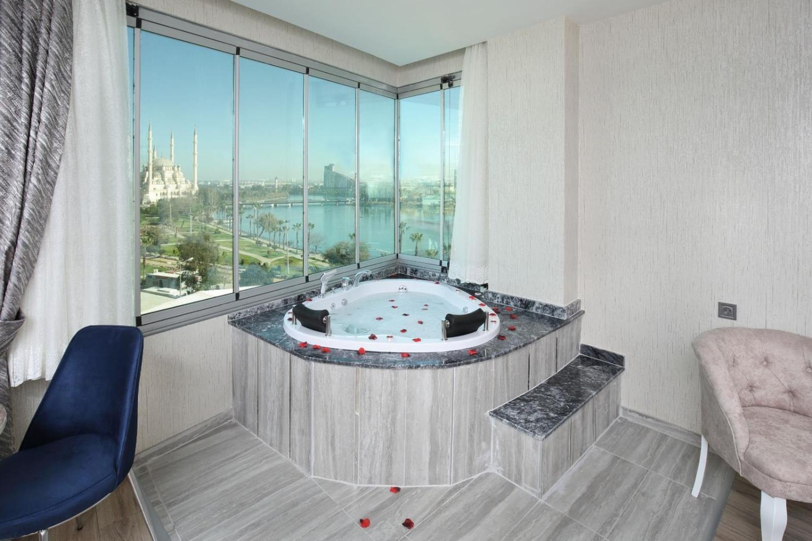 Adana Taskoeprue Hotel Buitenkant foto